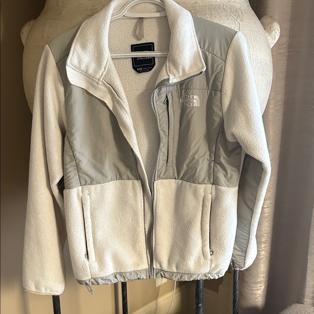 The North Face Women's Gray and White Ski Jacket